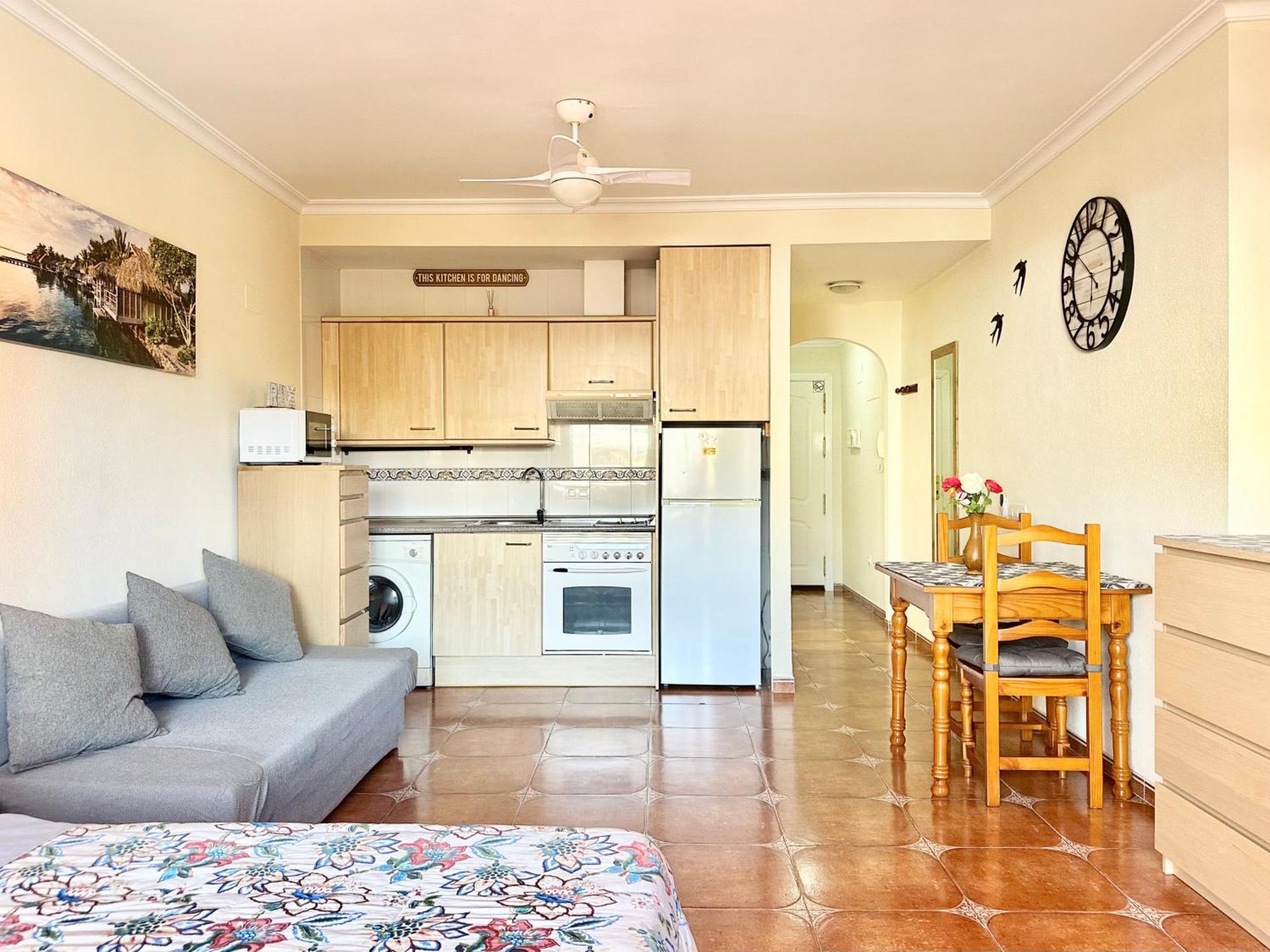 פואנגירולה Costa Del Sol Seaside Studio - 5 Mins From Beach מראה חיצוני תמונה
