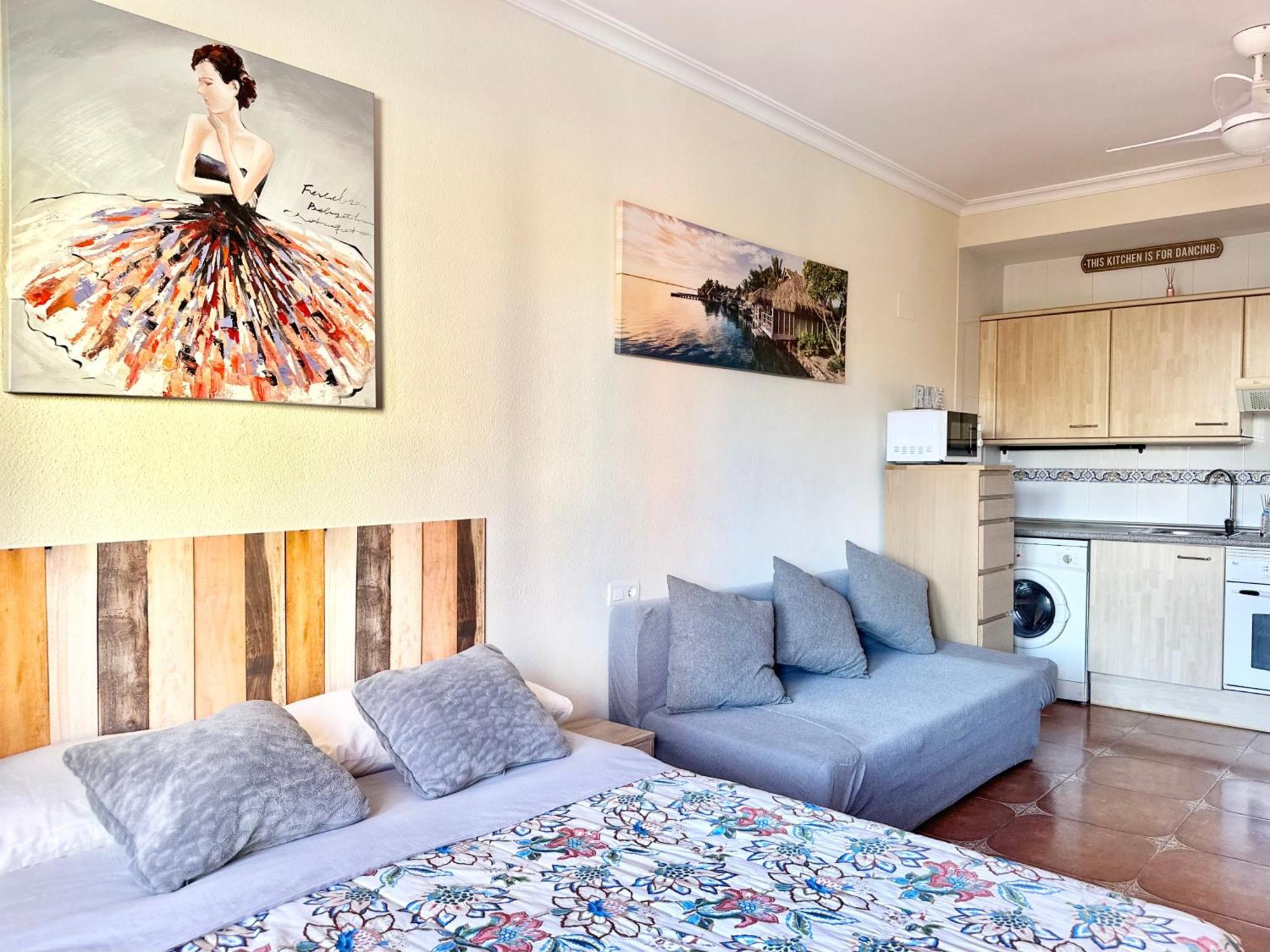 פואנגירולה Costa Del Sol Seaside Studio - 5 Mins From Beach מראה חיצוני תמונה
